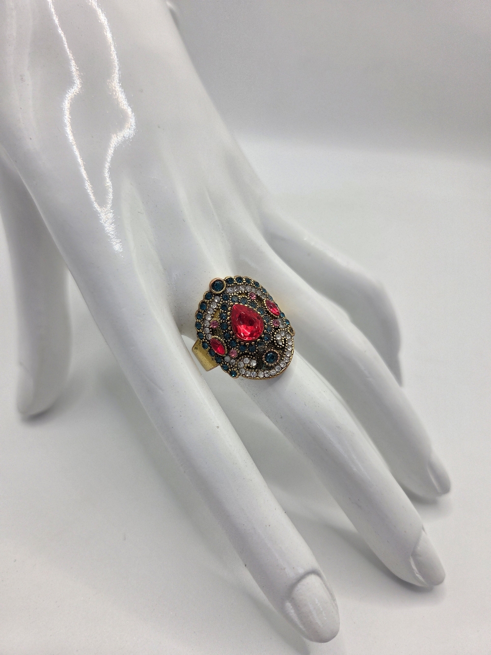 Betsey Johnson Gold Tone Red Siam Crystal Antique Victorian Ring Size 8 - Picture 1 of 6